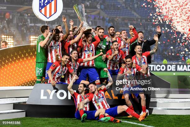 Team of Atletico Madrid celebrates the victory with the trophy during the Europa League Final match between Marseille and Atletico Madrid at Groupama...