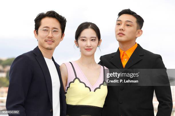 ) Director Chang-dong Lee, Ah-in Yoo, Steven Yeun and actress Jong-seo Jeon at the "Burning" photocall during the 71st Cannes Film Festival at the...