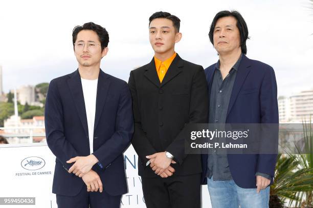 ) Director Chang-dong Lee, Ah-in Yoo, Steven Yeun and actress Jong-seo Jeon at the "Burning" photocall during the 71st Cannes Film Festival at the...