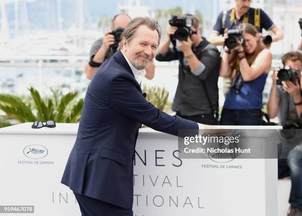 Gary Oldman attends the Rendez-Vous with Gary Oldman Photocall during the 71st annual Cannes Film Festival at Palais des Festivals on May 17, 2018 in...