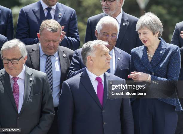 Theresa May, U.K. Prime minister, right, speaks with Viktor Orban, Hungary's prime minister, center, as they stand with Jean-Claude Juncker,...