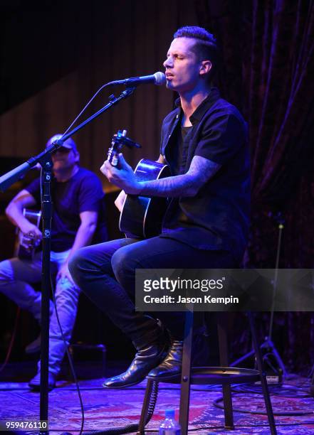 Devin Dawson performs during A Songwriters Round Benefiting City Of Hope at Analog at the Hutton Hotel on May 16, 2018 in Nashville, Tennessee.