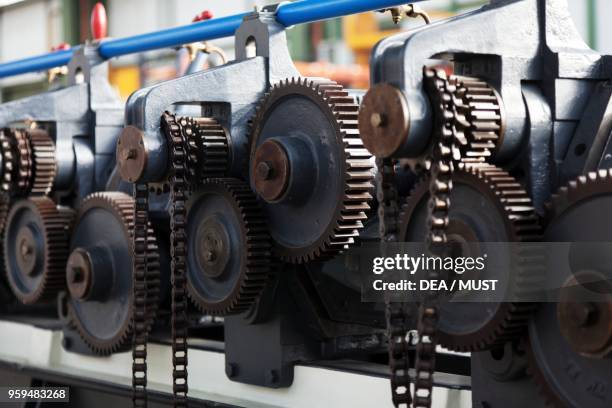 Gear Chain Connection 2,494 Gear Chain Stock Photos, High-Res Pictures, and Images - Getty Images