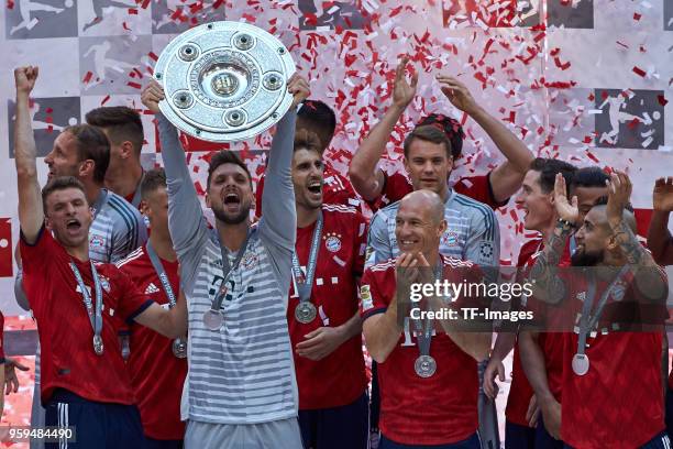 Meritan Shabani lifts the Bundesliga trophy and Thomas Mueller of Muenchen, Javi Martinez of Muenchen, Arjen Robben of Muenchen, Goalkeeper Manuel...