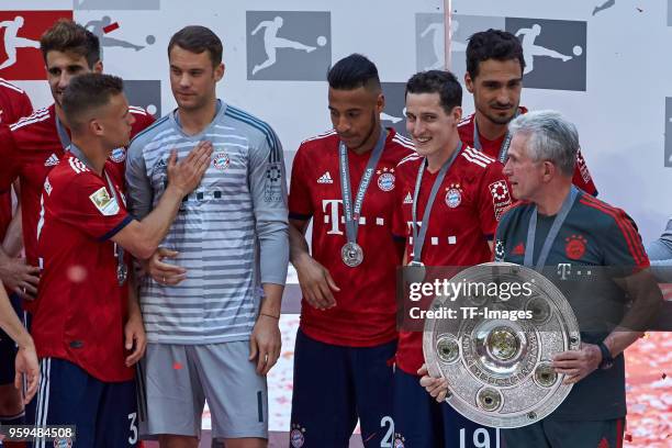 Javi Martinez of Muenchen, Joshua Kimmich of Muenchen, Goalkeeper Manuel Neuer of Muenchen, Corentin Tolisso of Muenchen, Sebastian Rudy of Muenchen,...