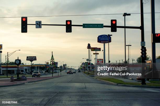red traffic light and city street at weatherford, oklahoma, usa - caution sign traffic stockfoto's en -beelden