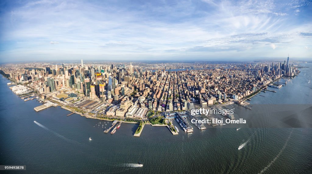 Panorama van de groothoek van Manhattan over rivier de hudson. New York. VERENIGDE STATEN
