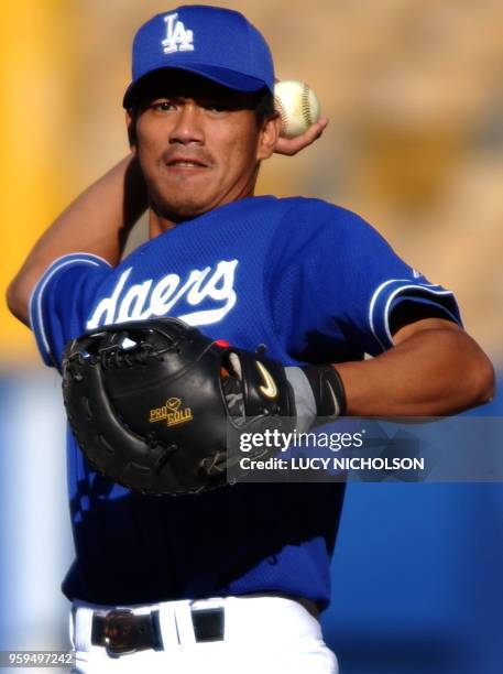 Los Angeles Dodgers' Taiwanese player Chin-Feng Chen warms up before the game against the San Fransisco Giants, in Los Angeles, CA, 16 September...