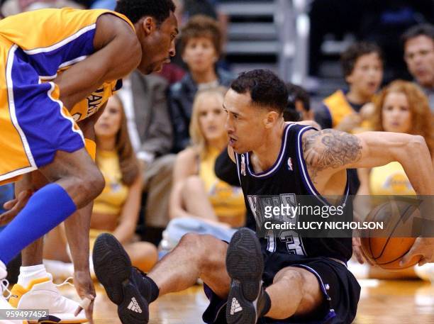 Sacramento Kings' Doug Christie keeps the ball away from Los Angeles Lakers' Kobe Bryant in the first quarter in Los Angeles, CA, 17 April 2002. AFP...