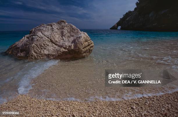 Cala Goloritze, beach with natural stone arch, National Park of the Bay of Orosei and Gennargentu, Ogliastra, Sardinia, Italy.
