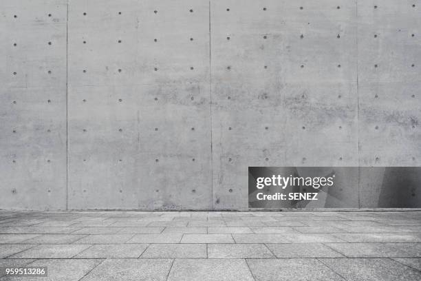 empty studio background - parete di cemento foto e immagini stock