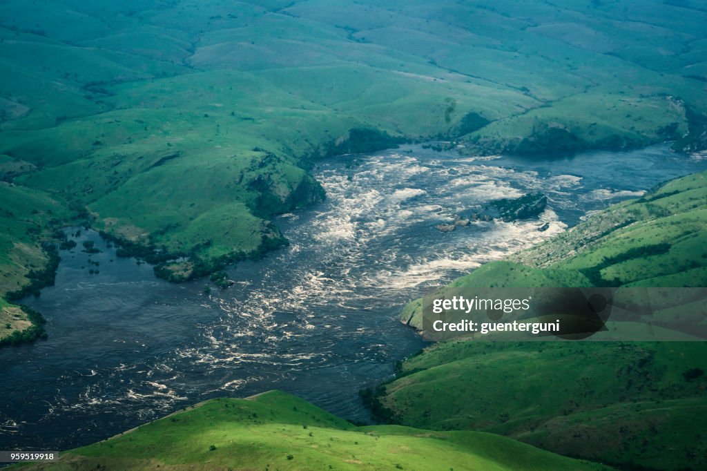 Cataratas de Livingstone en el más bajo río de Congo