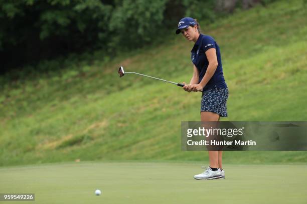 Emma Talley watches her birdie putt on the eighth hole during the first round of the Kingsmill Championship presented by Geico on the River Course at...