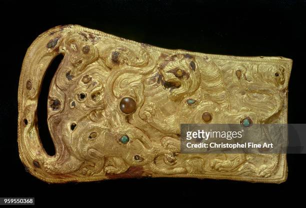 Gold belt buckle, Western Han period , Chinese Art, Musee Cernuschi Paris,, China.