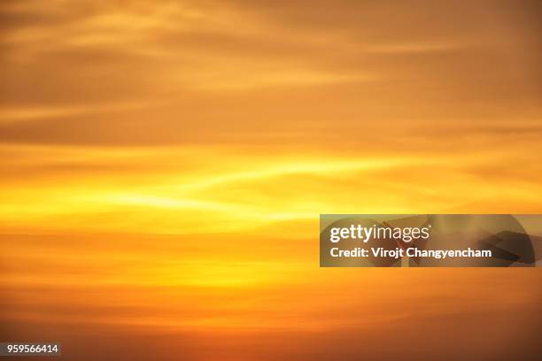 sunset sky - yellow stockfoto's en -beelden