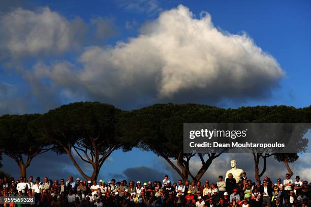 General view of the fans as the watch Alexander Zverev of Germany play in his match against Kyle Edmund of Great Britain during day 5 of the...