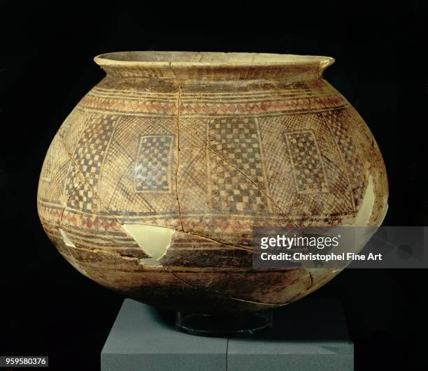 Vase decor geometric style of Halaf , Mesopotamia or Northern Syria, Oriental Art, Louvre Museum, Mesopotamia.