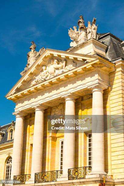 town hall on liberation square in dijon part of - upper house park stock-fotos und bilder