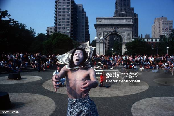 Performance on Washington Square Park on April 5, 1986 in New York, New York.