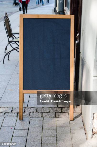 blank sign outside a cafe (vertical) - chalkboard sign stock-fotos und bilder