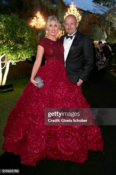 Hofit Golan and Gery Keszler attend the amfAR Gala Cannes 2018 dinner at Hotel du Cap-Eden-Roc on May 17, 2018 in Cap d'Antibes, France.