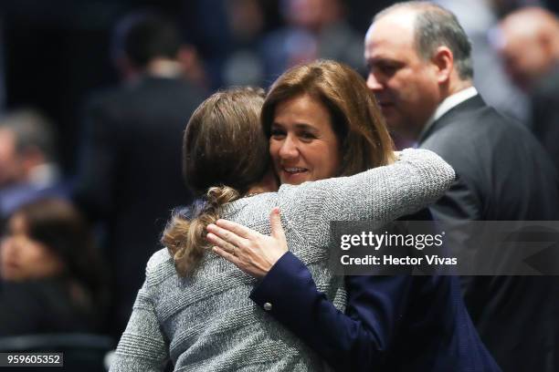 Margarita Zavala, Independent party presidential candidate, greets a supporter during a conference as part of the 'Dialogues: Mexico Manifesto' Event...