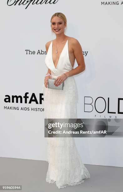 Kim Hnizdo arrives at the amfAR Gala Cannes 2018 at Hotel du Cap-Eden-Roc on May 17, 2018 in Cap d'Antibes, France.