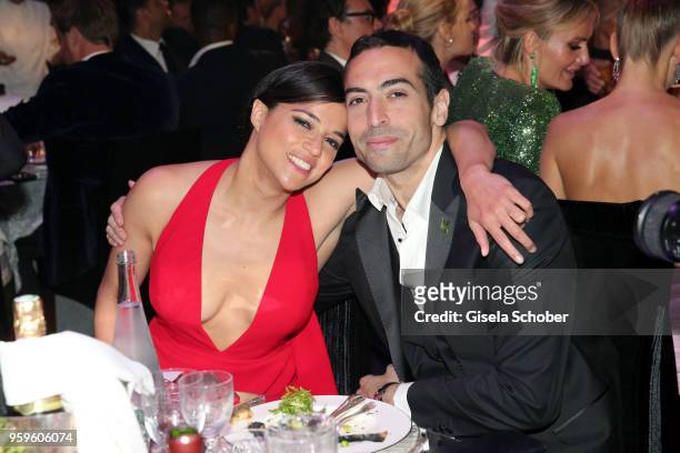 Michelle Rodriguez and Mohammed Al Turki attend the amfAR Gala Cannes 2018 dinner at Hotel du Cap-Eden-Roc on May 17, 2018 in Cap d'Antibes, France.