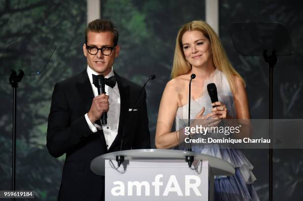 Gabriel Macht and Jacinda Barrett on stage at the amfAR Gala Cannes 2018 at Hotel du Cap-Eden-Roc on May 17, 2018 in Cap d'Antibes, France.