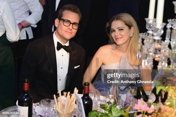 Gabriel Macht and Jacinda Barrett attend the amfAR Gala Cannes 2018 dinner at Hotel du Cap-Eden-Roc on May 17, 2018 in Cap d'Antibes, France.