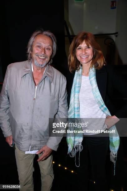 Actors Patrick Bouchitey and Florence Pernel attend the 'Un Poyo Rojo' Theater Play celebrates its 10th Anniversary at Theatre Antoine on May 17,...