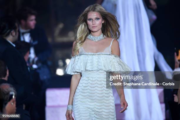 Toni Garrn attends the amfAR Gala Cannes 2018 at Hotel du Cap-Eden-Roc on May 17, 2018 in Cap d'Antibes, France.