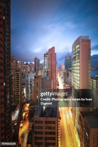 des voeux road au crépuscule - voeux ストックフォトと画像