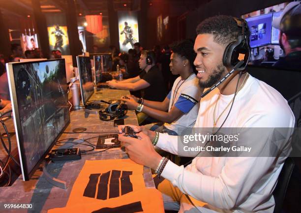 Basketball players Karl-Anthony Towns and De'Aaron Fox battle it out at the Call of Duty: Black Ops 4 Community Reveal Event in Hawthorne, CA, on May...