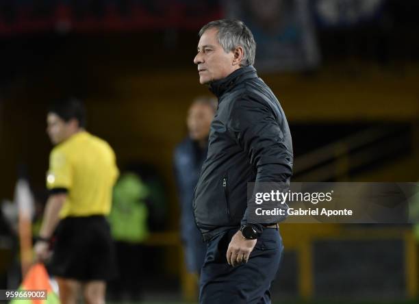 Ariel Holan coach of Independiente gestures during a match between Millonarios and Independiente as part of Copa CONMEBOL Libertadores 2018 at...