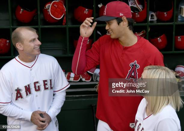 Shohei Ohtani of the Los Angeles Angels of Anaheim meets David and Ashley Eckstein before playing Tampa Bay Rays at Angel Stadium on May 17, 2018 in...