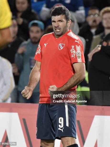 Emmanuel Gigliotti of Independiente celebrates after scoring the first goal of his team during a match between Millonarios and Independiente as part...