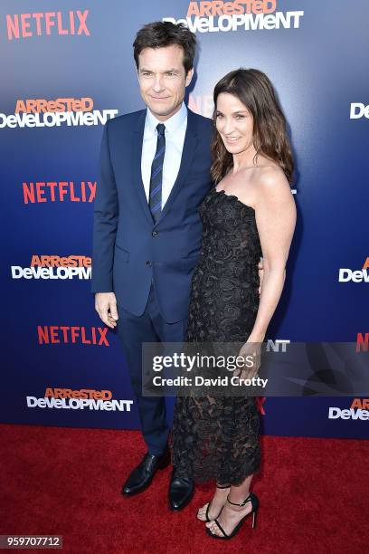 Jason Bateman and Amanda Anka attend the "Arrested Development" Season 5 Premiere on May 17, 2018 in Los Angeles, California.