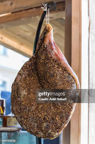 whole hams for sale at the market - peppercorn sauce stock pictures, royalty-free photos & images