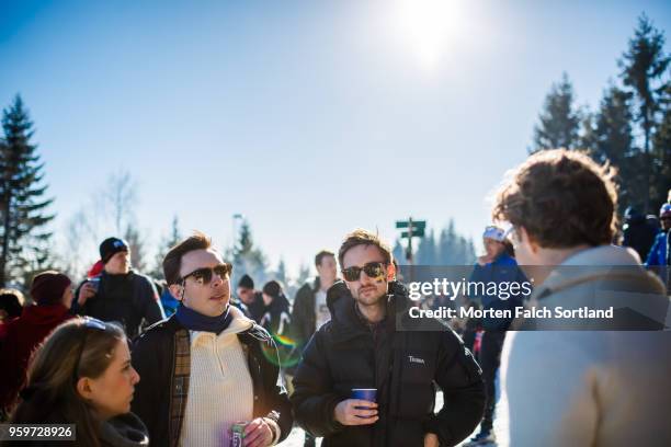 the crowd at the annual cross-country skifest in holmenkollen, norway springtime - skifest stock pictures, royalty-free photos & images
