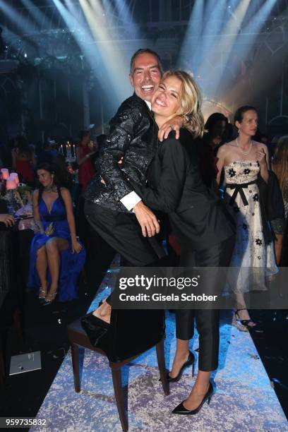 Dan Caten on a chair and Hailey Clauson attend the amfAR Gala Cannes 2018 dinner at Hotel du Cap-Eden-Roc on May 17, 2018 in Cap d'Antibes, France.