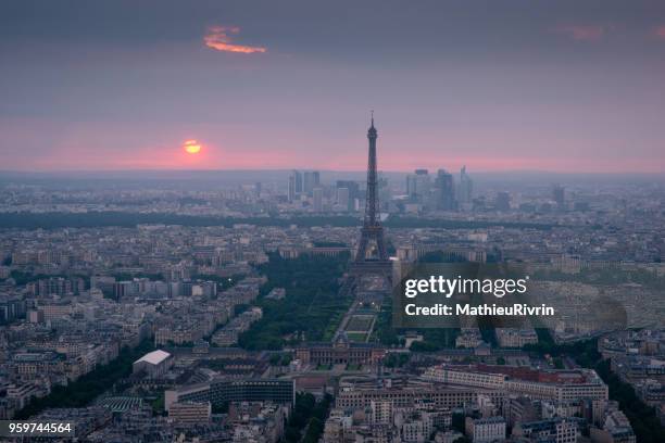 aerial view of the beautiful and romantic paris - trocadero stadtviertel stock-fotos und bilder