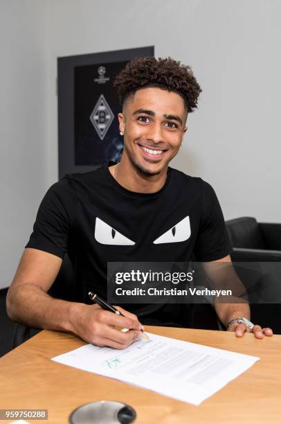 Keanan Bennetts signs a new contract for Borussia Moenchengladbach at Borussia-Park on May 18, 2018 in Moenchengladbach, Germany.