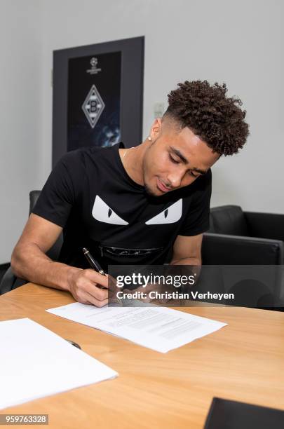 Keanan Bennetts signs a new contract for Borussia Moenchengladbach at Borussia-Park on May 18, 2018 in Moenchengladbach, Germany.