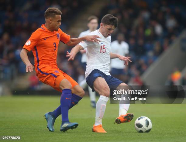 Bobby Duncan of England Under 17 holds of Liam van Gelderen of Netherlands Under 17 during the UEFA Under-17 Championship Semi-Final match between...