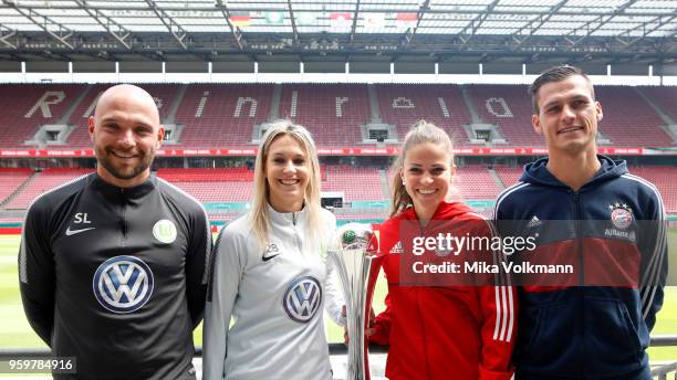 Group photo with trophy, from left to right, Head coach Stephan Lerch and Lena Goe§ling of VfL Wolfsburg, Head coach Thomas Woerle and Melanie...