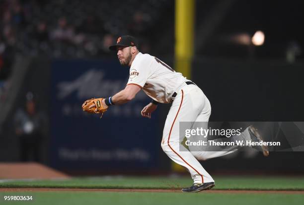 Evan Longoria of the San Francisco Giants reacts to a ground ball hit down the line off the bat of Alex Blandino of the Cincinnati Reds in the top of...