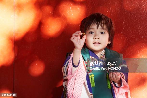 a japanese boy wearing a kimono. - shichi go san stock pictures, royalty-free photos & images