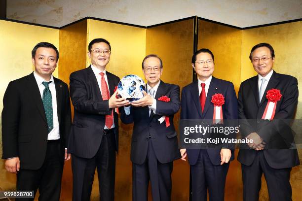 China Japan Friendship Football Federation President Qi Wendao, Chinese Super League Chairman Li Yuyi, former Japanese Prime Minister Yasuo Fukuda,...