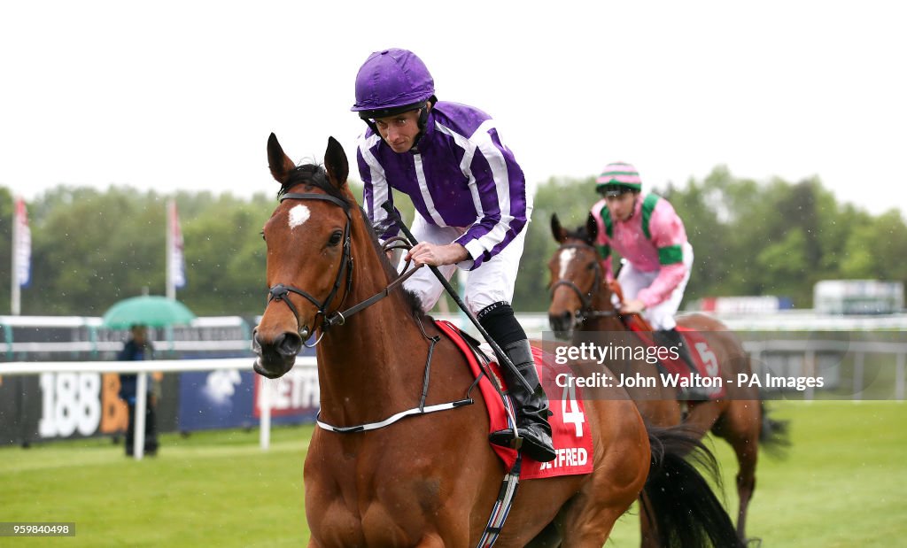 The Derby Trial Day - Lingfield Racecourse